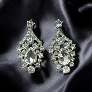 NWOT Crystal Teardrop Dangle Earrings - Silver Tone